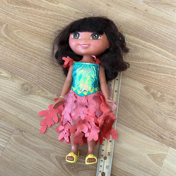 Dora the Explorer Doll - Picture 3 of 12